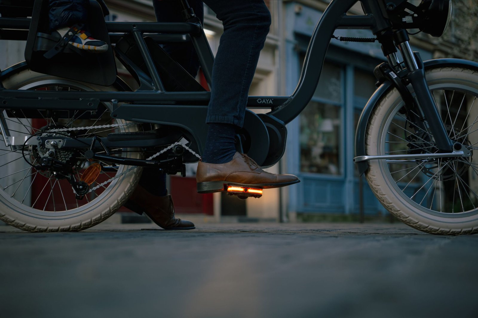 IPX7 Waterproofing, ride in all weather.